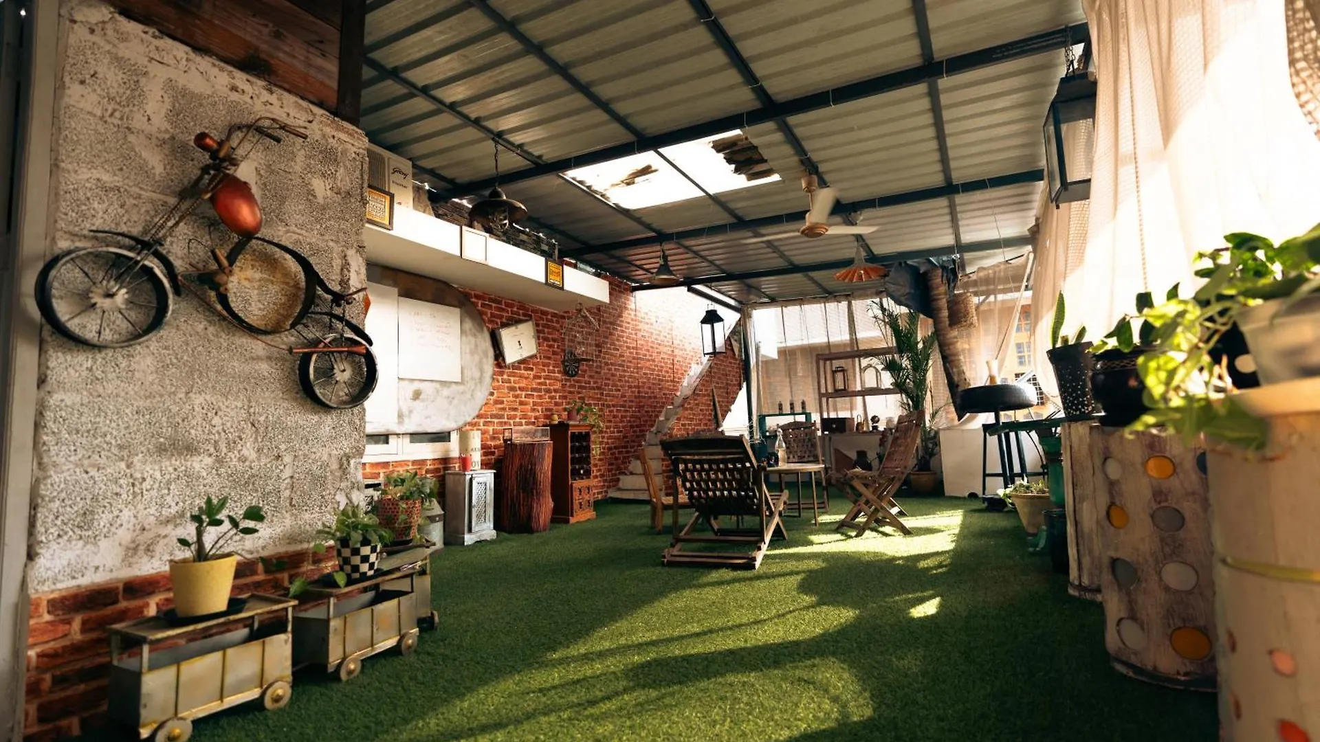 Hexa Retreat Space - Airport Thiruvananthapuram Homestay